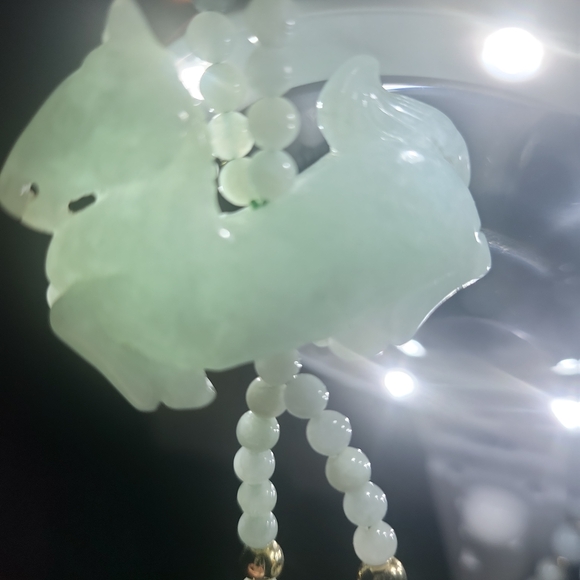 Exquisite Green Beaded Necklace with Gold Accents - Picture 2 of 8